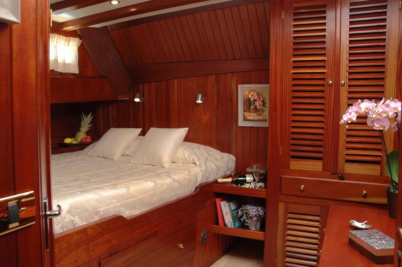 Book yachts online - other - Custom Motor Sailer 124' - Matina - rent