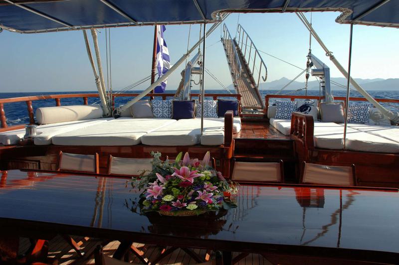 Book yachts online - other - Custom Motor Sailer 124' - Matina - rent