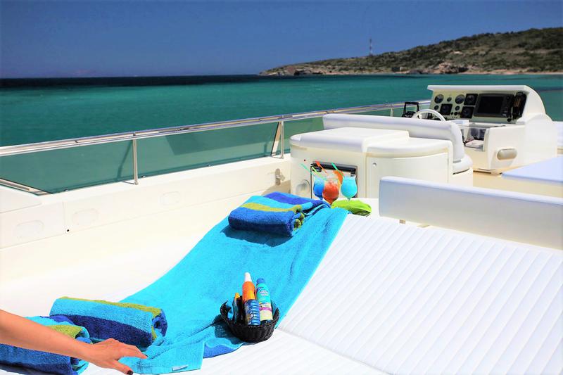 Book yachts online - motorboat - Ferretti 80 - Kentavros II - rent