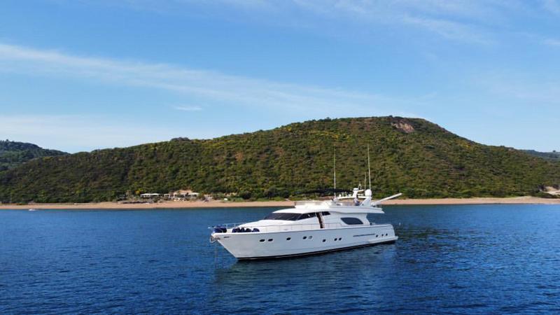 Book yachts online - motorboat - Ferretti 80 - Kentavros II - rent