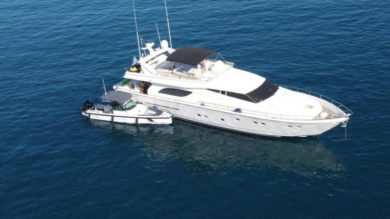Book yachts online - motorboat - Ferretti 80 - Kentavros II - rent