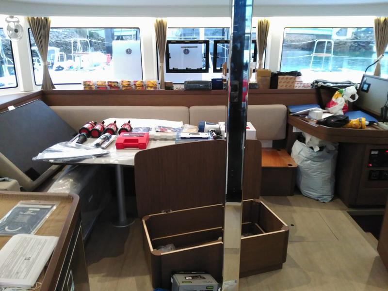 Book yachts online - catamaran - Lagoon 42 Premium A/C - Estella  - rent