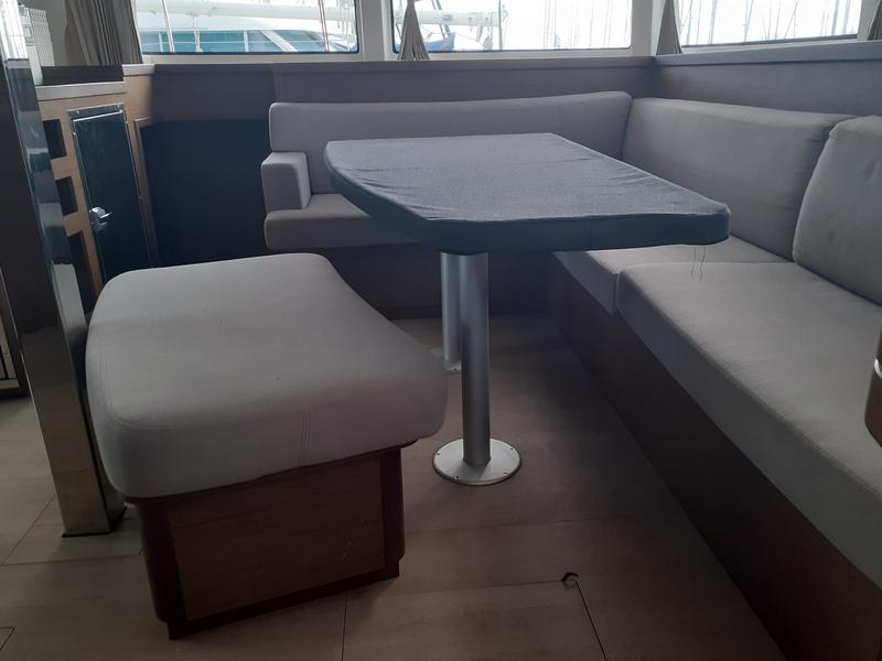 Book yachts online - catamaran - Lagoon 42 Premium A/C - Moka - rent