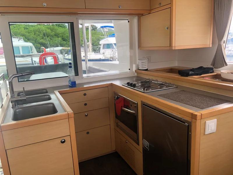 Book yachts online - catamaran - Lagoon 450 - Lorena - rent
