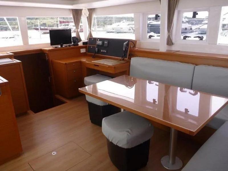 Book yachts online - catamaran - Lagoon 450 - Lorena - rent