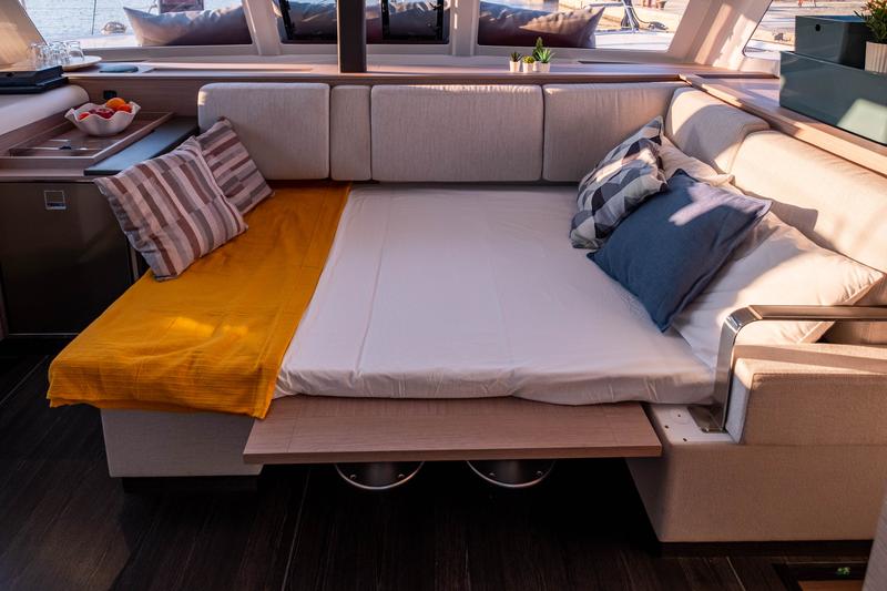 Book yachts online - catamaran - Fountaine Pajot Isla 40 - Artemis - rent