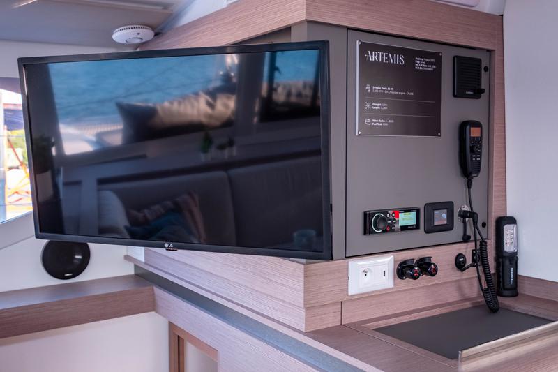 Book yachts online - catamaran - Fountaine Pajot Isla 40 - Artemis - rent