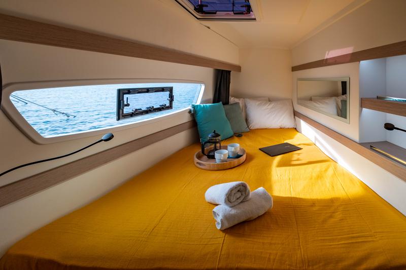 Book yachts online - catamaran - Fountaine Pajot Isla 40 - Artemis - rent