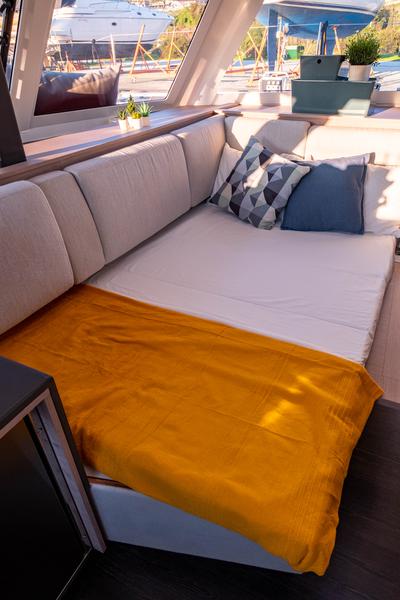Book yachts online - catamaran - Fountaine Pajot Isla 40 - Artemis - rent