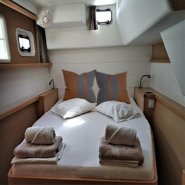 Book yachts online - catamaran - Lagoon 450 F - AZRAQ - rent