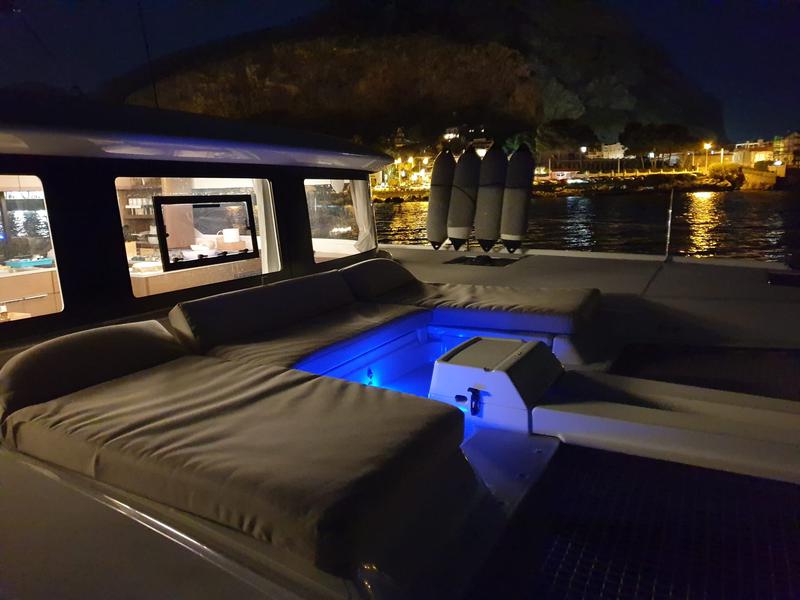 Book yachts online - catamaran - Lagoon 46 - Baraonda - rent