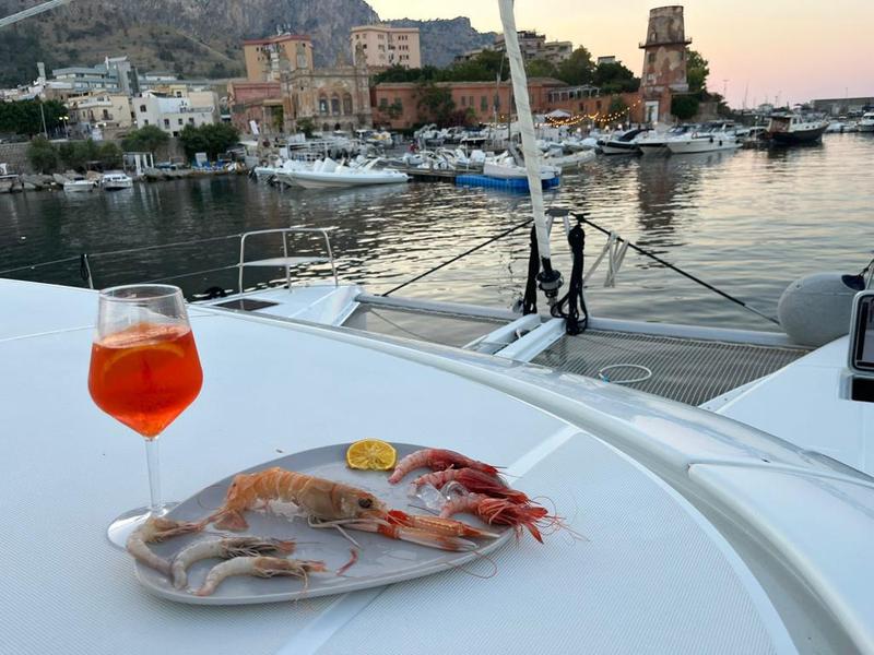 Book yachts online - catamaran - Lagoon 46 - Baraonda - rent