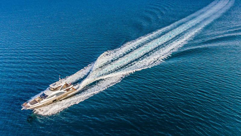 Book yachts online - motorboat - Azimut 66 Fly - My Karat II - rent
