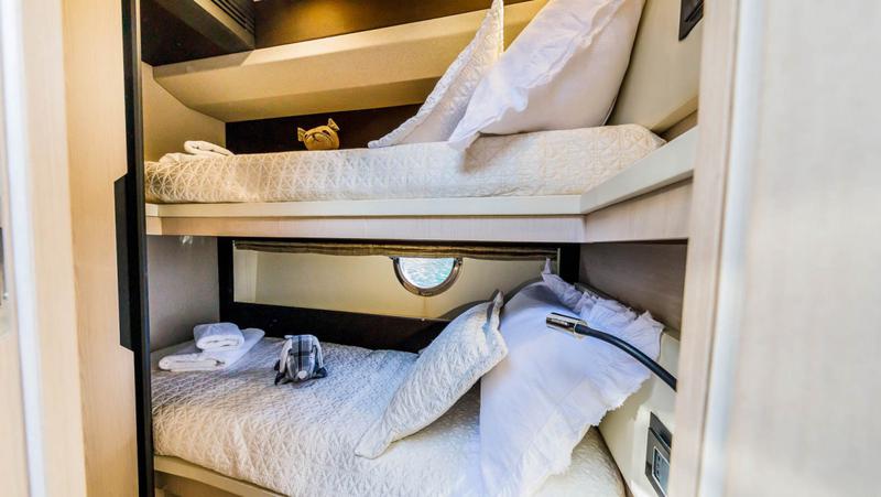 Book yachts online - motorboat - Azimut 66 Fly - My Karat II - rent