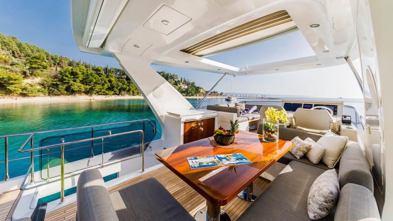 Book yachts online - motorboat - Azimut 66 Fly - My Karat II - rent