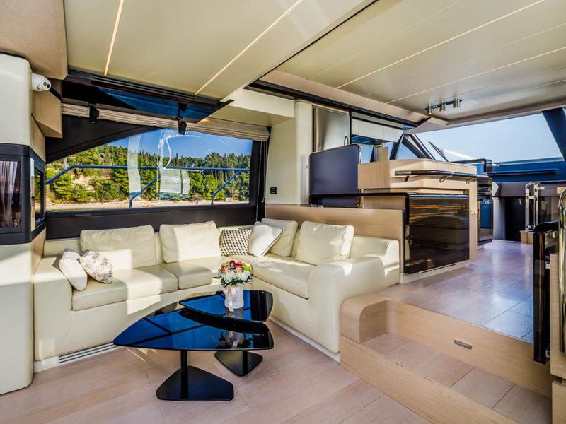 Book yachts online - motorboat - Azimut 66 Fly - My Karat II - rent