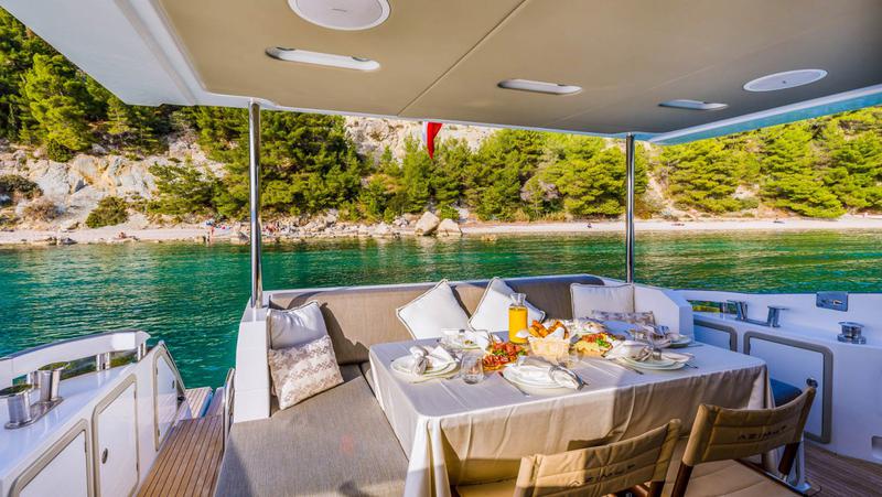 Book yachts online - motorboat - Azimut 66 Fly - My Karat II - rent