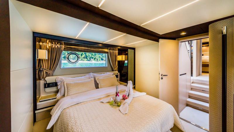 Book yachts online - motorboat - Azimut 66 Fly - My Karat II - rent