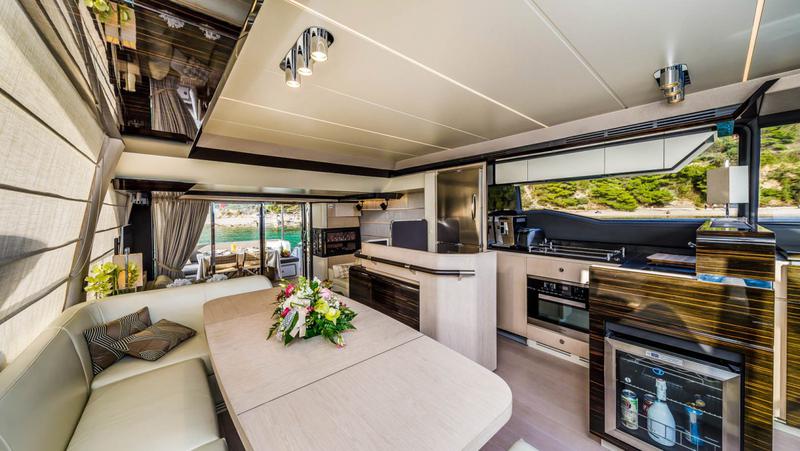 Book yachts online - motorboat - Azimut 66 Fly - My Karat II - rent