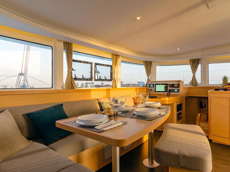 Book yachts online - catamaran - LAGOON 42 - Three Little Birds - rent