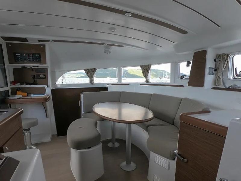 Book yachts online - catamaran - LAGOON 380 - Ti Ohana - rent