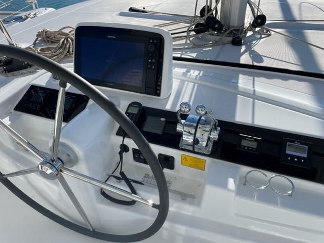 Book yachts online - catamaran - LAGOON 46 3 CAB - White Pepper - rent