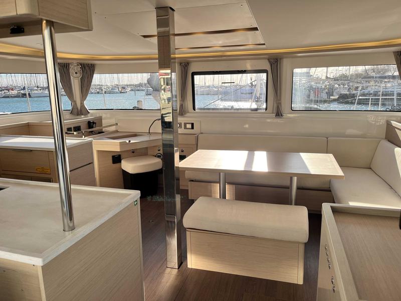 Book yachts online - catamaran - LAGOON 46 3 CAB - White Pepper - rent