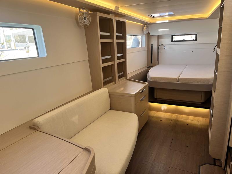 Book yachts online - catamaran - LAGOON 46 3 CAB - White Pepper - rent
