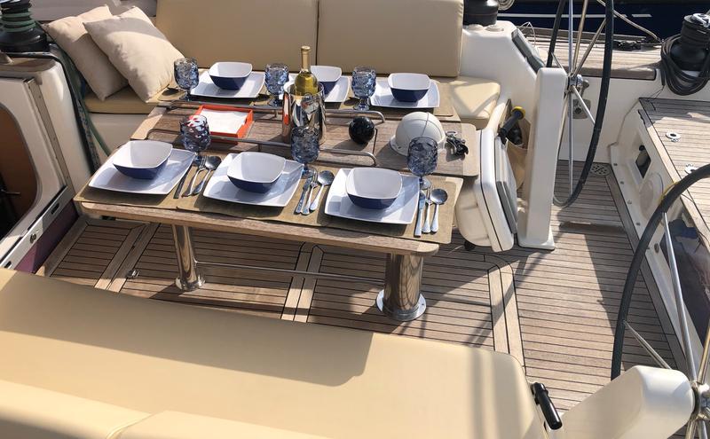 Book yachts online - sailboat - Dufour 525 Grand Large - Nómada - rent