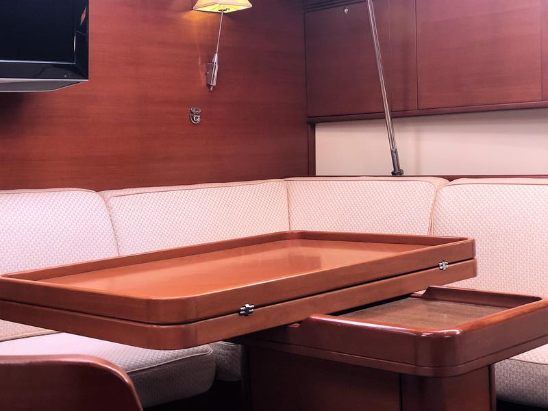 Book yachts online - sailboat - Dufour 525 Grand Large - Nómada - rent