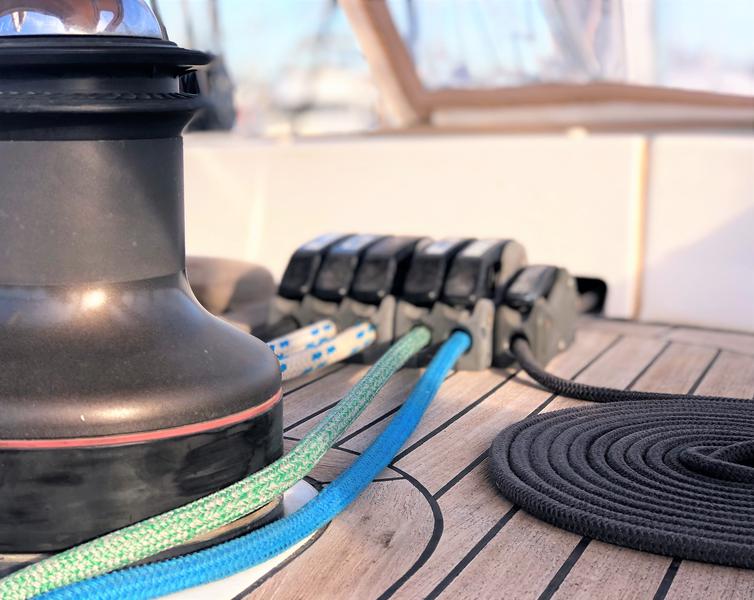 Book yachts online - sailboat - Dufour 525 Grand Large - Nómada - rent