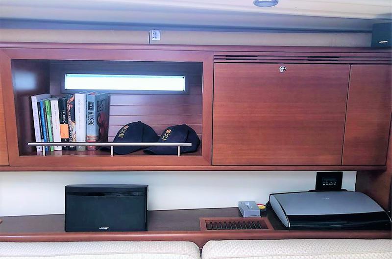 Book yachts online - sailboat - Dufour 525 Grand Large - Nómada - rent