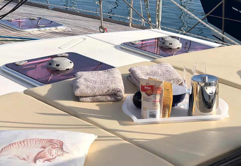 Book yachts online - sailboat - Dufour 525 Grand Large - Nómada - rent