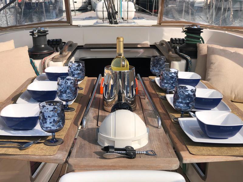Book yachts online - sailboat - Dufour 525 Grand Large - Nómada - rent