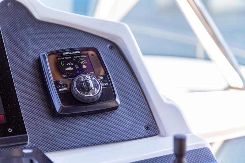 Book yachts online - motorboat - FIM Regina 340 - Lime Express - rent