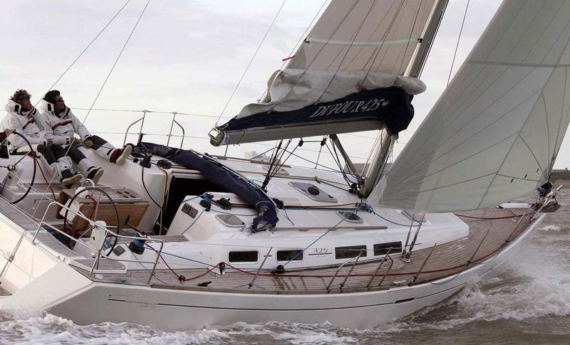 Book yachts online - sailboat - Dufour 425 Grand Large - Esen Mila - rent