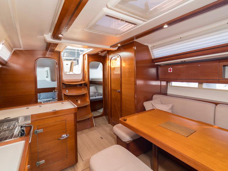 Book yachts online - sailboat - Dufour 405 Grand Large - Daphne-S - rent