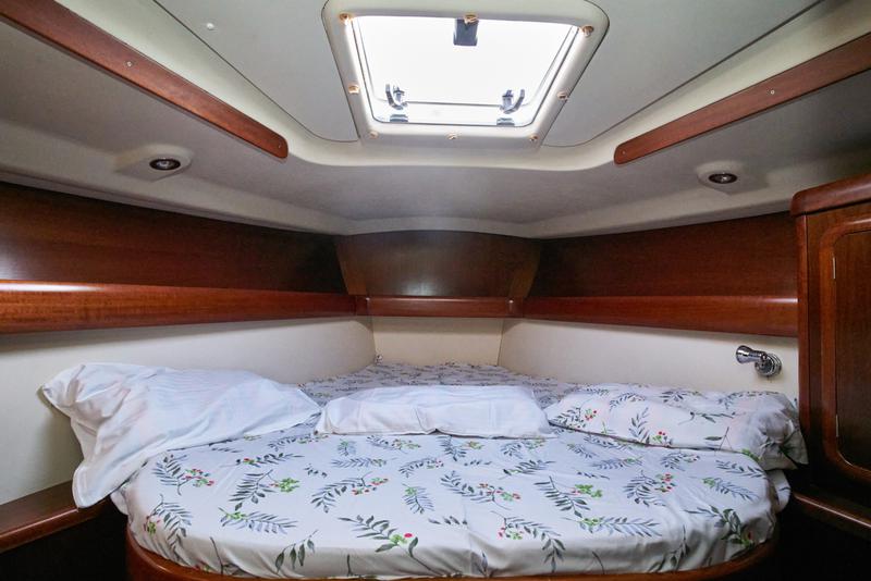 Book yachts online - sailboat - Grand Soleil 43 - Blue Bite - rent