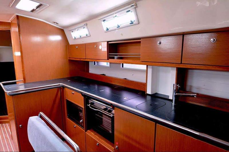 Book yachts online - sailboat - Bavaria Cruiser 45 - Nouvelle Vague - rent
