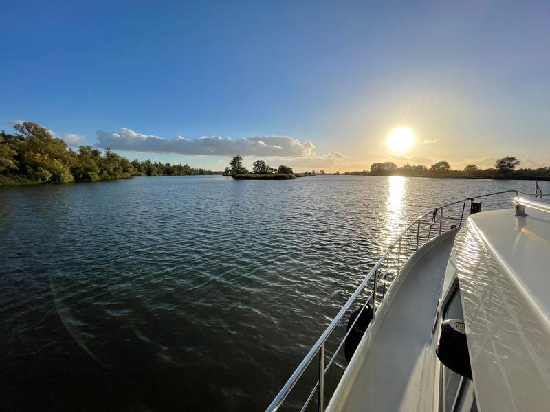 Book yachts online - motorboat - Linssen Grand Sturdy 40.9 AC - Abuela - rent