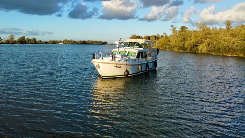 Book yachts online - motorboat - Linssen Grand Sturdy 40.9 AC - Abuela - rent