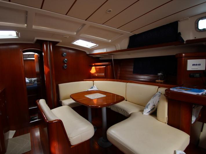 Book yachts online - sailboat - Beneteau 473 - Valentina - rent