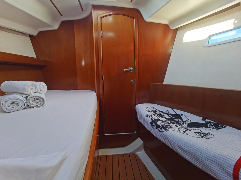 Book yachts online - sailboat - Oceanis 393 Clipper - Crete - rent