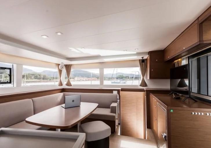 Book yachts online - catamaran - Lagoon 450  Flybridge - SILICIA  - rent