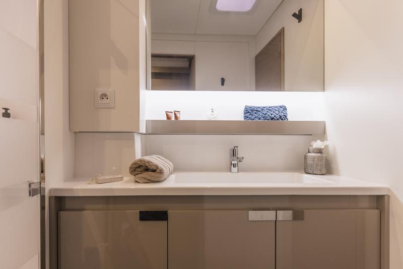 Book yachts online - catamaran - FOUNTAIN PAJOT Aura 51 - LE GRAND BOGAVANT - rent