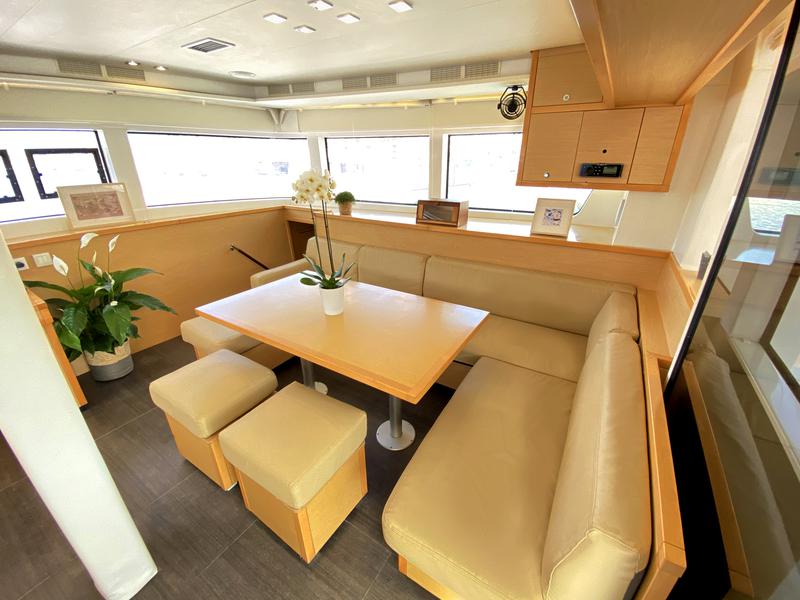 Book yachts online - catamaran - Lagoon 52F - Mercurey - rent