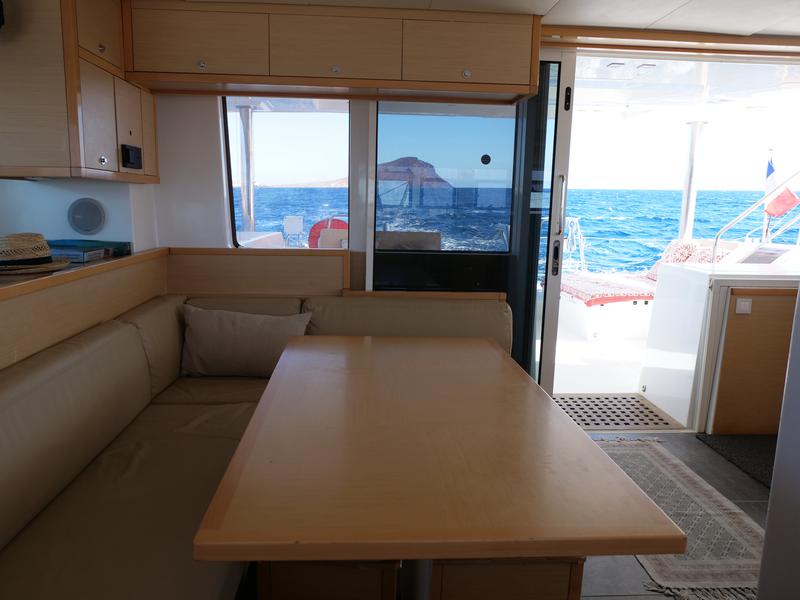 Book yachts online - catamaran - Lagoon 52F - Mercurey - rent