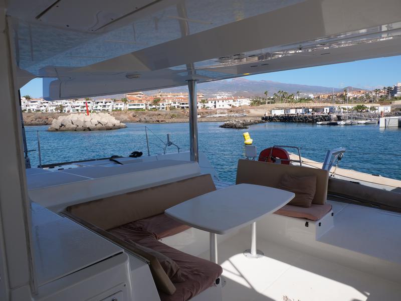 Book yachts online - catamaran - Lagoon 52F - Mercurey - rent
