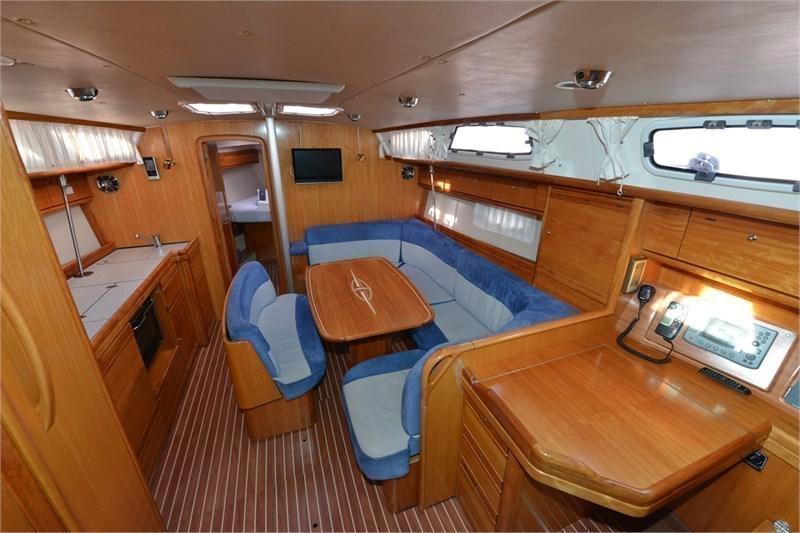 Book yachts online - False - Bavaria 40 Cruiser (3Cab) - Fenix I - rent