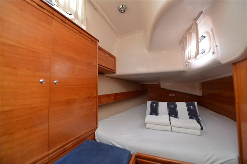 Book yachts online - False - Bavaria 40 Cruiser (3Cab) - Fenix I - rent